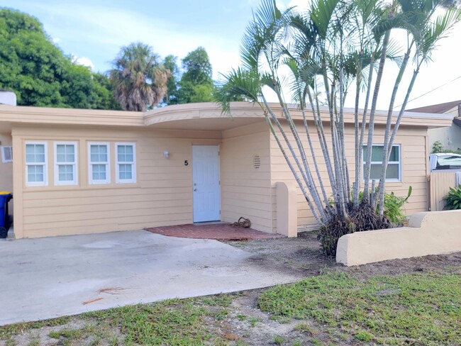 4547 SE Binnacle Way in Stuart, FL - Building Photo - Building Photo