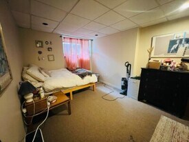 1691 Beacon St, Unit B Apartamentos