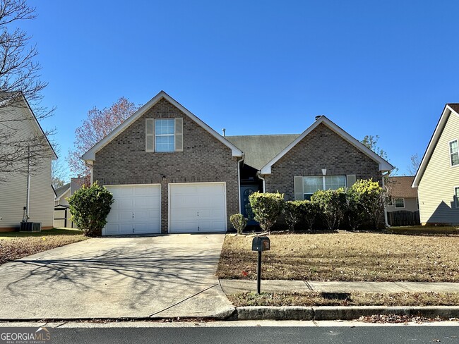 860 Brisley Cir in Hampton, GA - Foto de edificio - Building Photo