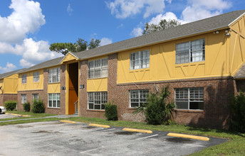 Royal Place in Orlando, FL - Building Photo - Primary Photo