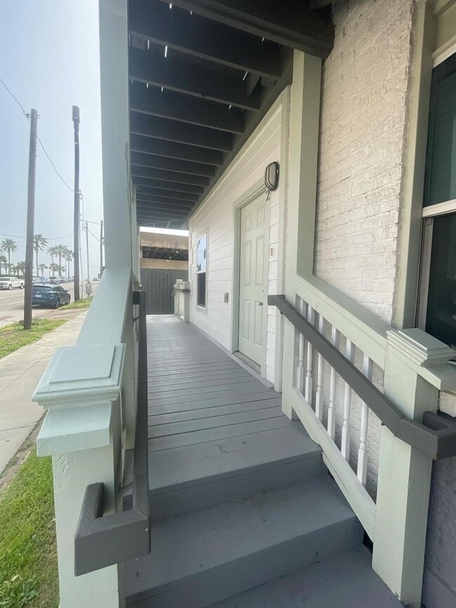 2101 Bernardo De Galvez Ave in Galveston, TX - Building Photo - Building Photo