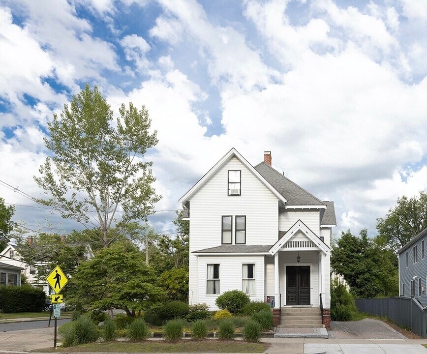 209 Walnut St in Newton, MA - Building Photo