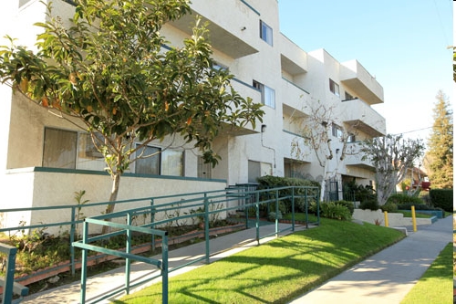 Cleon Apartments in North Hollywood, CA - Building Photo - Building Photo