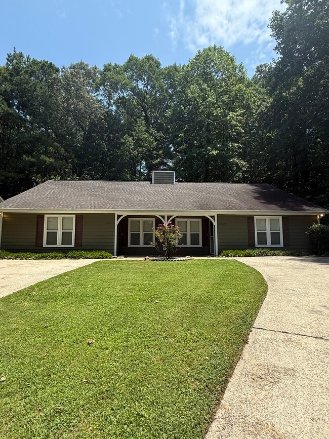property at 4069 Coopers Hill Dr SE