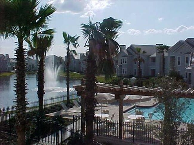 17975 Villa Creek Dr in Tampa, FL - Building Photo - Building Photo