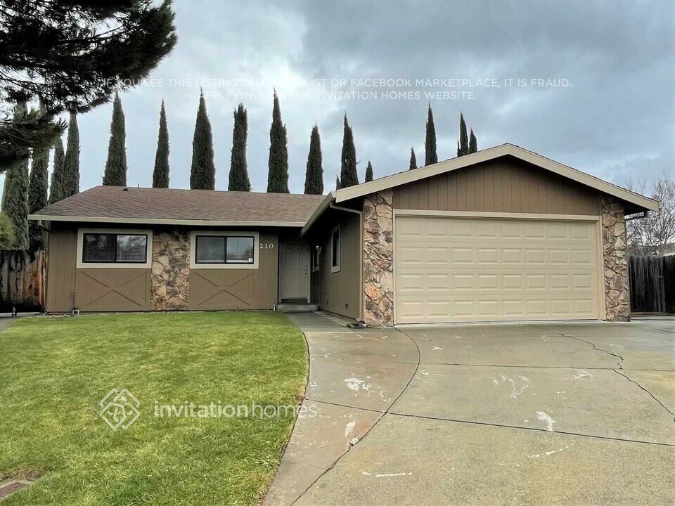 210 James Ct in Vacaville, CA - Building Photo
