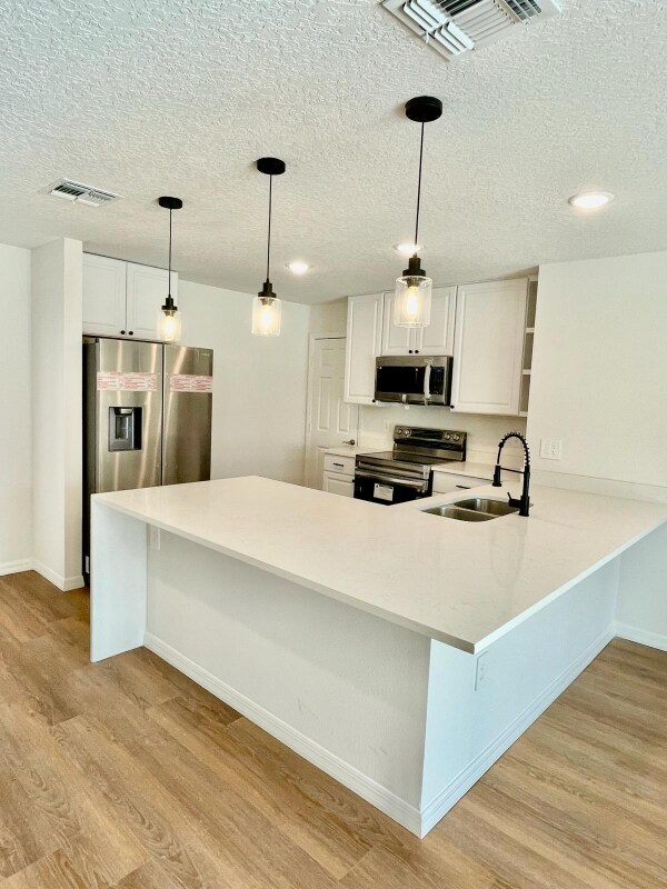 409 St Johns Ln in Poinciana, FL - Foto de edificio - Building Photo