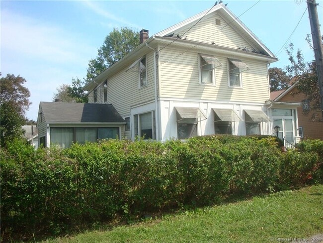 15 Warren St in Milford, CT - Building Photo - Building Photo