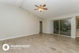 6084 Freeport Dr in Spring Hill, FL - Foto de edificio - Building Photo