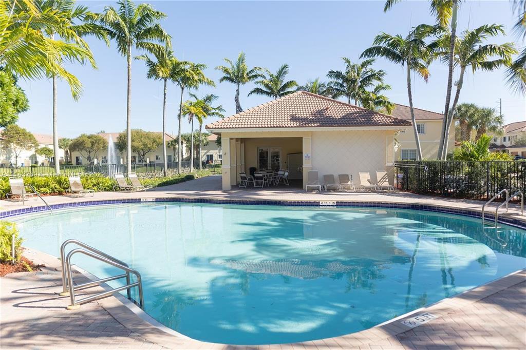 3235 NW 31st Ter in Oakland Park, FL - Foto de edificio