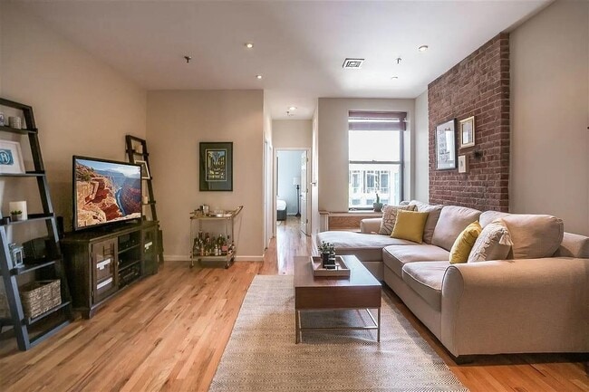 214 Park Ave in Hoboken, NJ - Building Photo - Building Photo