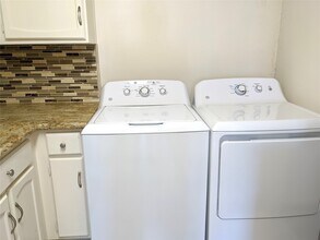 361 N Post Oak Ln in Houston, TX - Building Photo - Building Photo