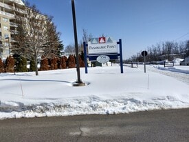 354 Atherley Rd in Orillia, ON - Building Photo