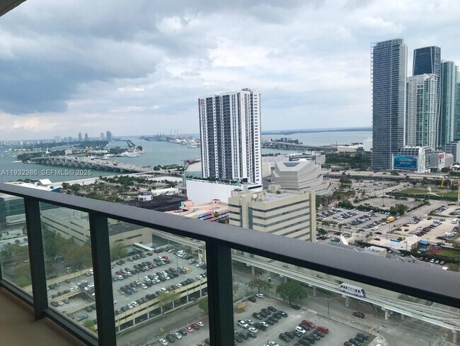 1600 NE 1st Ave, Unit 3009 in Miami, FL - Building Photo - Building Photo