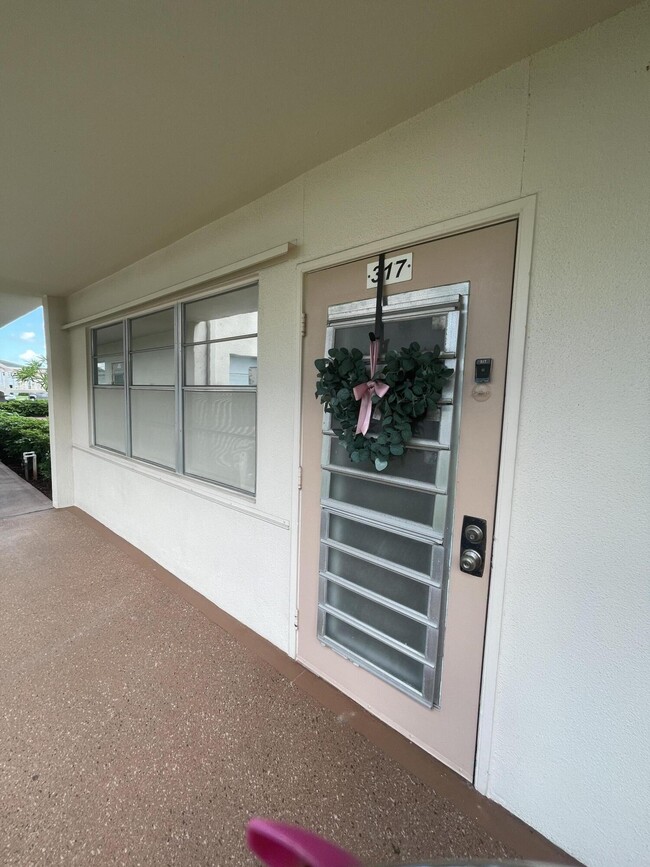 317 Farnham P in Deerfield Beach, FL - Foto de edificio - Building Photo