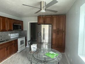 2329 Fairway Dr in West Palm Beach, FL - Building Photo - Building Photo