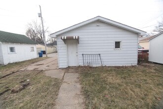2335 31st St in Moline, IL - Building Photo - Building Photo