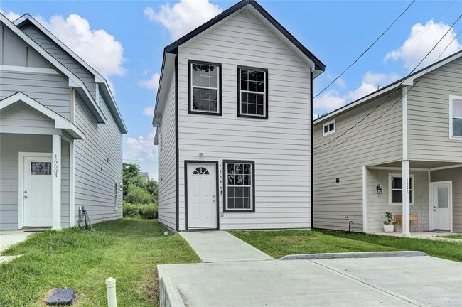 16680 E Ivanhoe St in Montgomery, TX - Foto de edificio - Building Photo