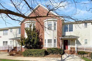 115 Forest Dr in Piscataway, NJ - Building Photo