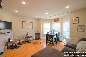 394 Centre St, Unit 3 in Boston, MA - Building Photo - Building Photo