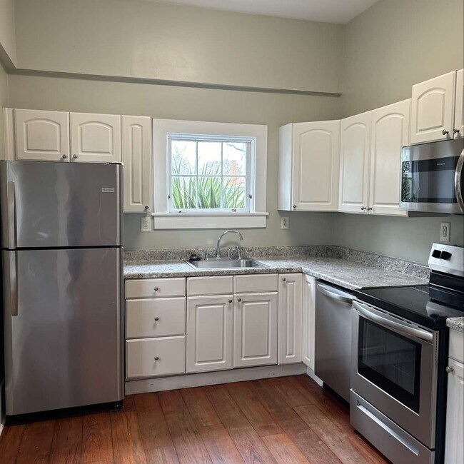 823 E Henry St in Savannah, GA - Building Photo - Building Photo