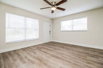 5383 Eadie Pl in West Palm Beach, FL - Foto de edificio - Building Photo