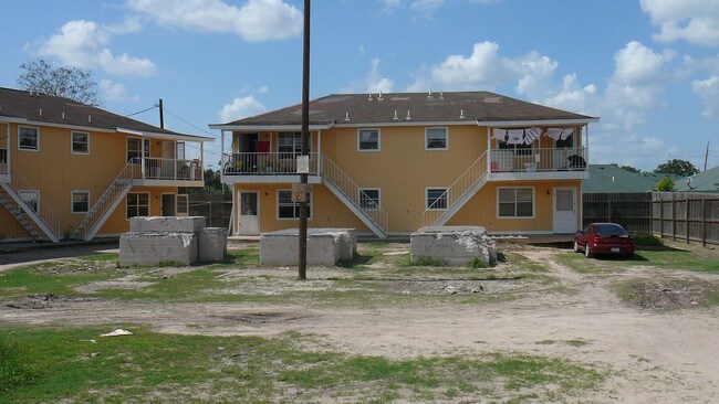 1306 E Miller Ave in Donna, TX - Foto de edificio - Building Photo