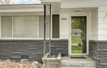 2710 E Linwood St in Springfield, MO - Building Photo - Building Photo