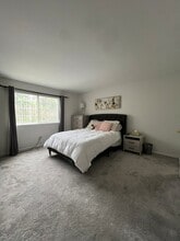 1531 Colonial Dr, Unit 201 in Woodbridge, VA - Building Photo - Building Photo
