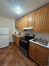 250 E 49th St in New York, NY - Building Photo - Building Photo