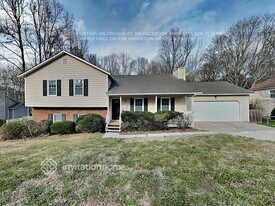 2455 Danver Ln in Buford, GA - Building Photo