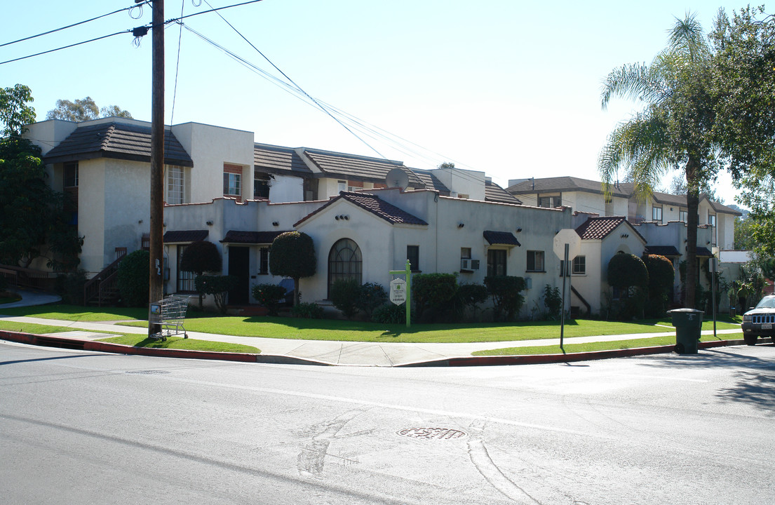 704 Granada St in Glendale, CA - Building Photo