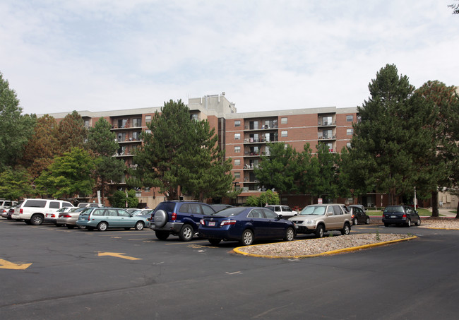 Amity Plaza Senior Housing in Littleton, CO - Foto de edificio - Building Photo