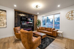 9339 87 Ave NW in Edmonton, AB - Building Photo