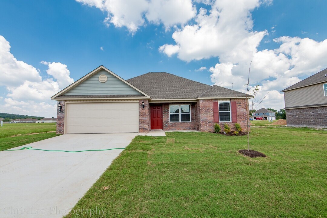 898 Ethan James St in Elkins, AR - Building Photo