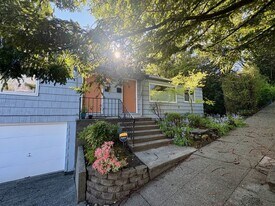 2606-2608 4th Ave N in Seattle, WA - Building Photo