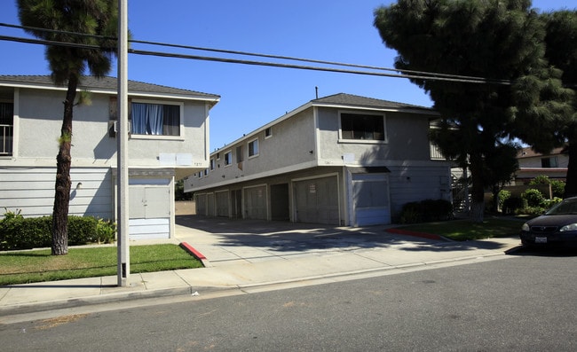 7271-7281 Wyoming St in Westminster, CA - Foto de edificio - Building Photo