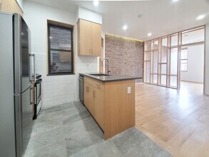 212 Lafayette St in New York, NY - Building Photo - Building Photo