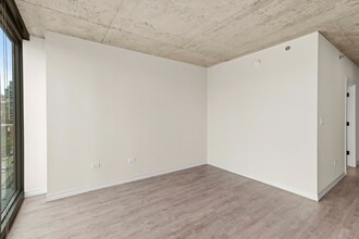 145 W Huron St in Chicago, IL - Building Photo - Building Photo