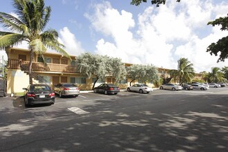 Pompano Gardens in Pompano Beach, FL - Foto de edificio - Building Photo