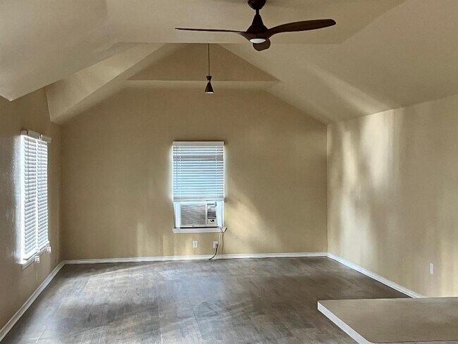 108 S Shore Rd in Bastrop, TX - Building Photo - Building Photo