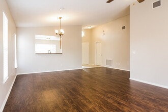 105 Rock Springs Ct in Kissimmee, FL - Foto de edificio - Building Photo