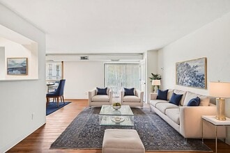 Wayzata Woods in Wayzata, MN - Building Photo - Building Photo