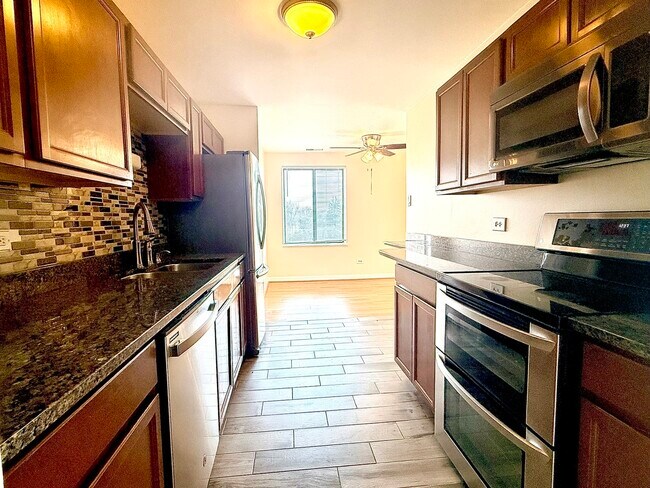 425 Walnut Creek Rd in Lisle, IL - Building Photo - Building Photo