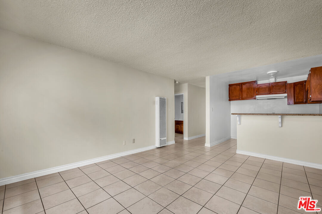 1095 W 39th St in Los Angeles, CA - Foto de edificio