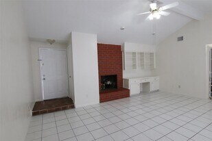 4231 Yupon Ridge Dr in Houston, TX - Building Photo