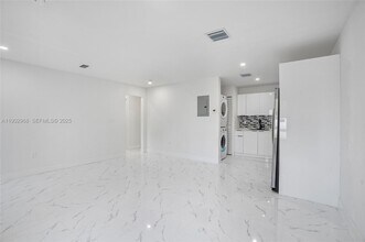 10362 SW 180th St in Miami, FL - Foto de edificio - Building Photo