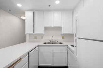 Diplomat Apartments in San Diego, CA - Foto de edificio - Building Photo