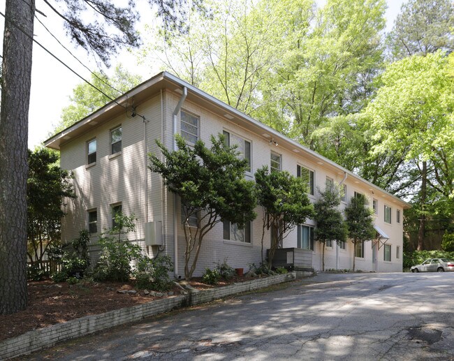 1978 Wellbourne Dr in Atlanta, GA - Foto de edificio - Building Photo