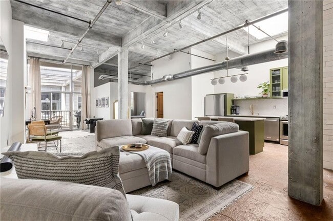 property at 659 Auburn Ave NE